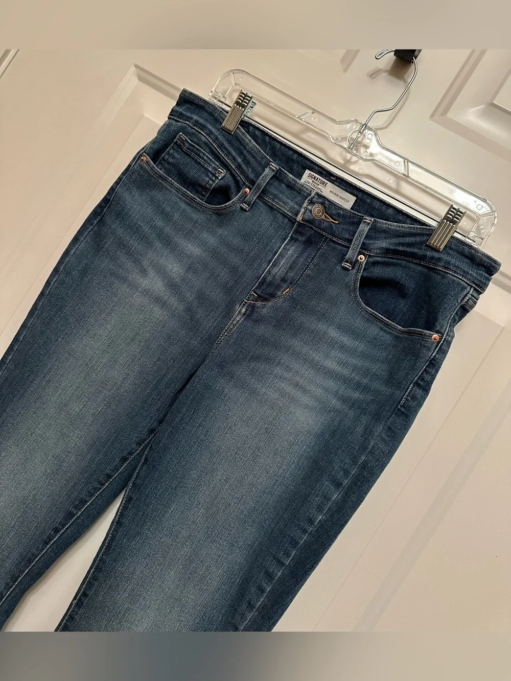 Signature Gold Mid-Rise Bootcut Jeans Size 10M (Tagged 30x32) Like New! - Picture 4 of 10